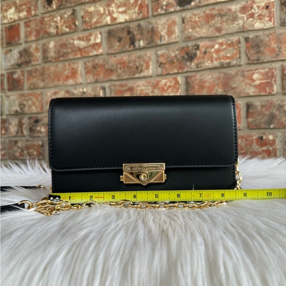 Micheal Kors purse - Picture 2 of 7